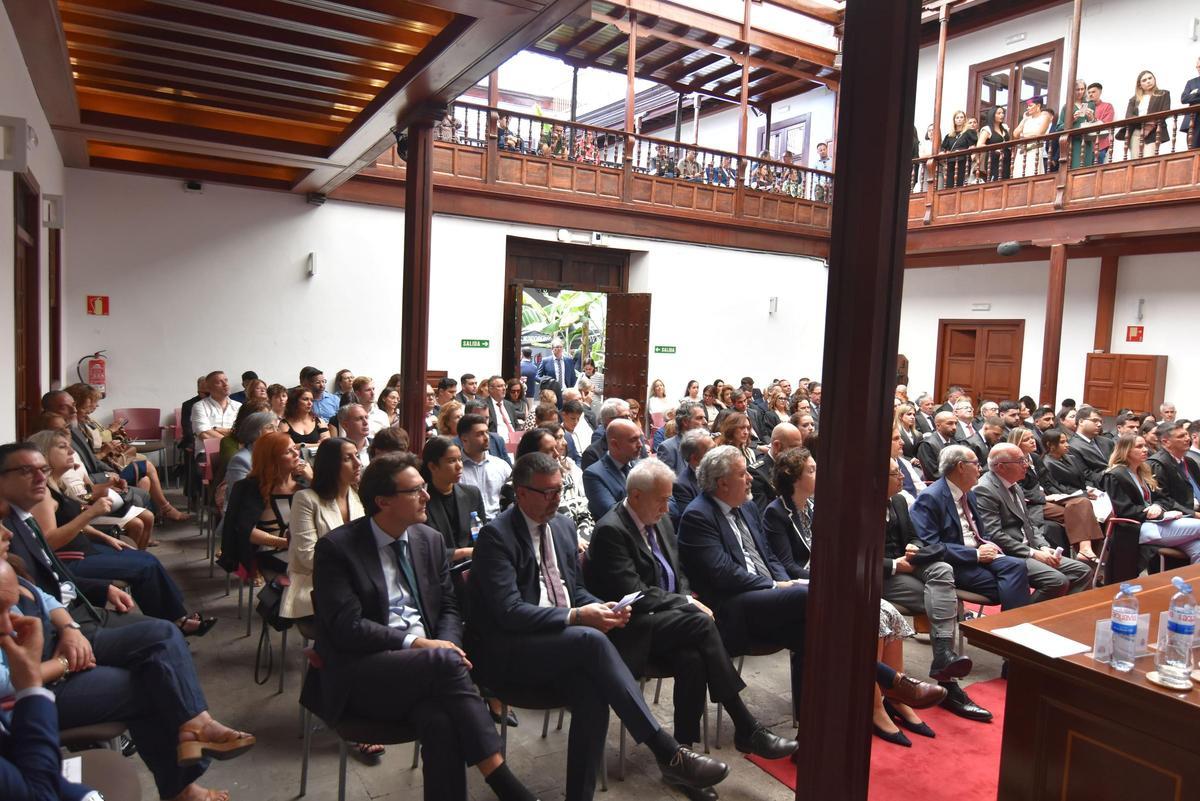 El Ilustre Colegio de Abogados de Las Palmas celebra la jura de nuevos letrados y homenajea a sus colegiados con 25 y 50 años de trayectoria