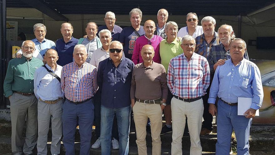 El equipo de la Juventud Antoniana se reunió para conmemorar las bodas de oro. | // FDV