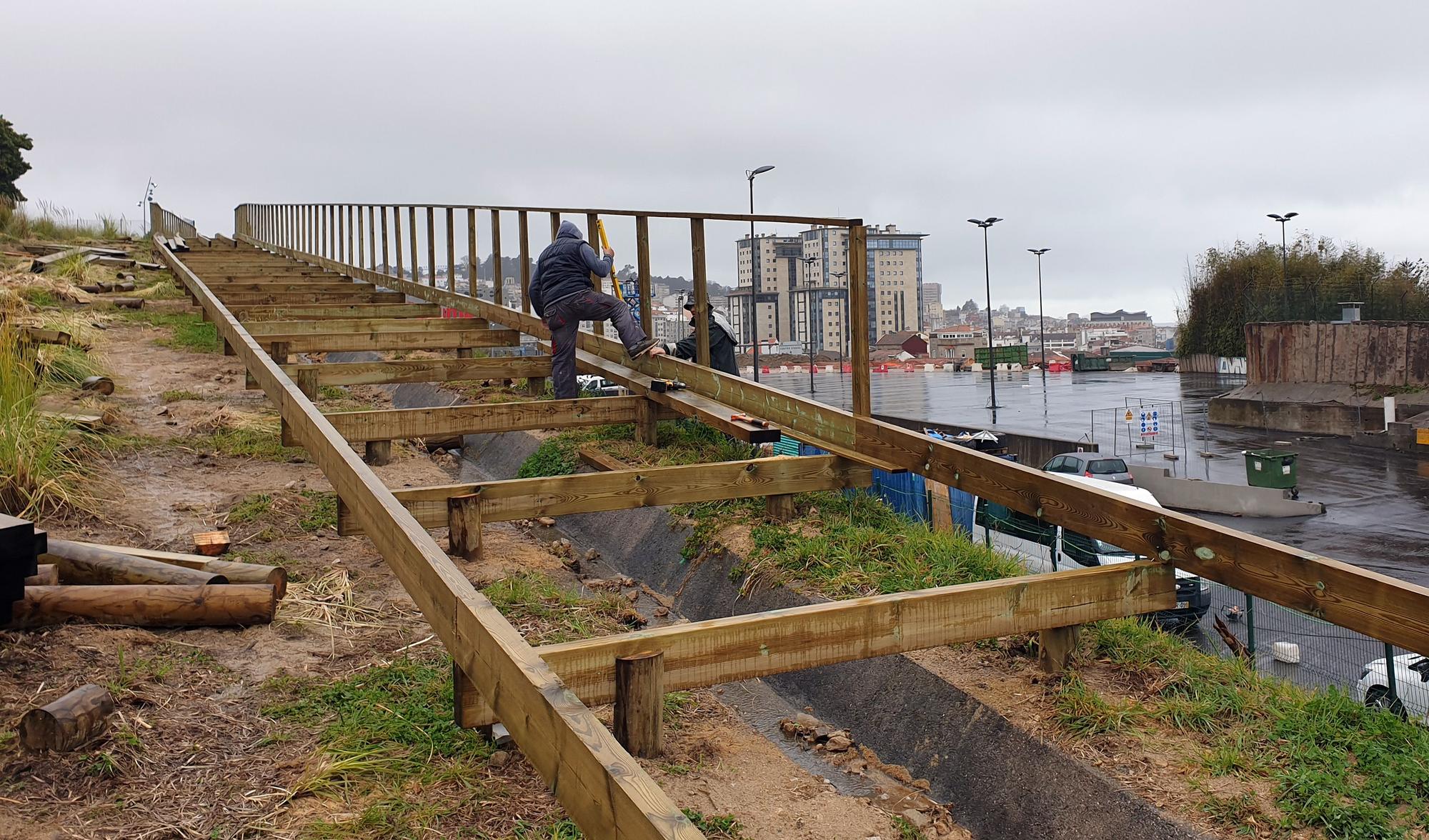 Comienza la construcción de la pasarela que unirá Vialia y la Vía Verde