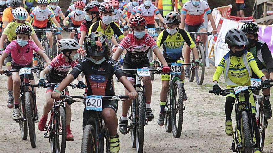 Cerca de 450 niños participaron en el Mini BTT de Salcedo | SANTOS ÁLVAREZ