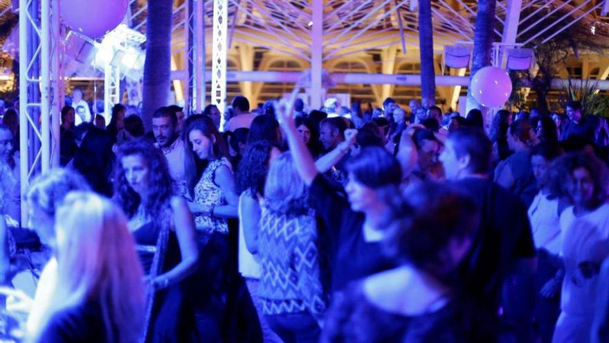 La terraza de L´Umbracle registró un lleno absoluto en la III Sesión de vino y música