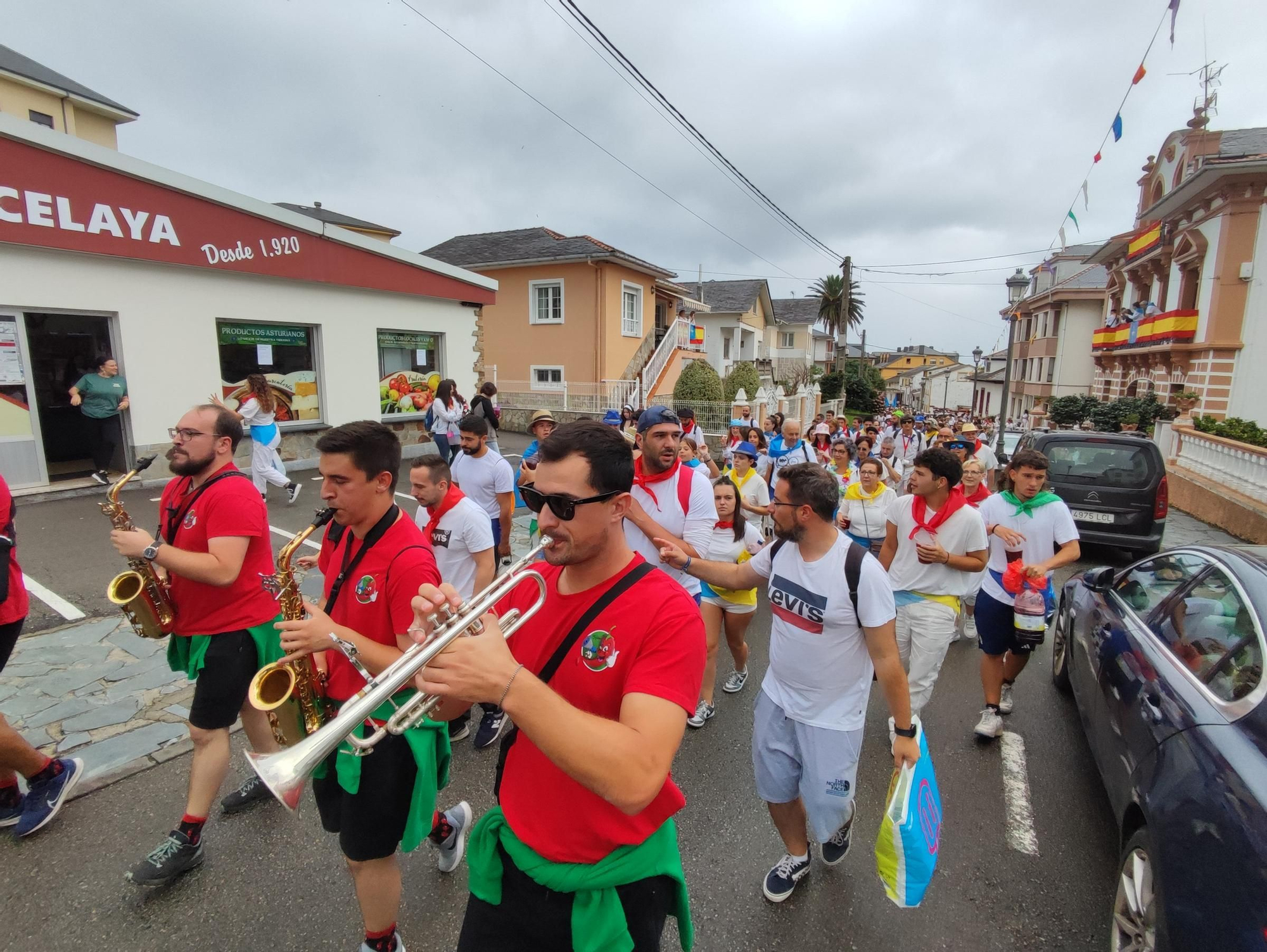 En imágenes: Así fue la salida de los romeros para celebrar la jira que cierra Las Telayas