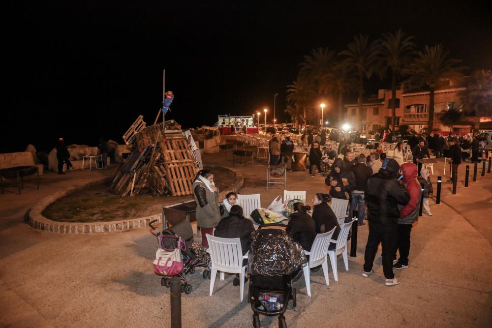 Sant Antoni se enciende en los barrios