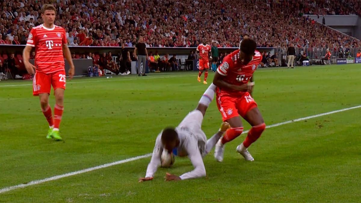 Así fue el penalti sobre Dembélé del que todo el mundo habla, pero que el árbitro no vio...