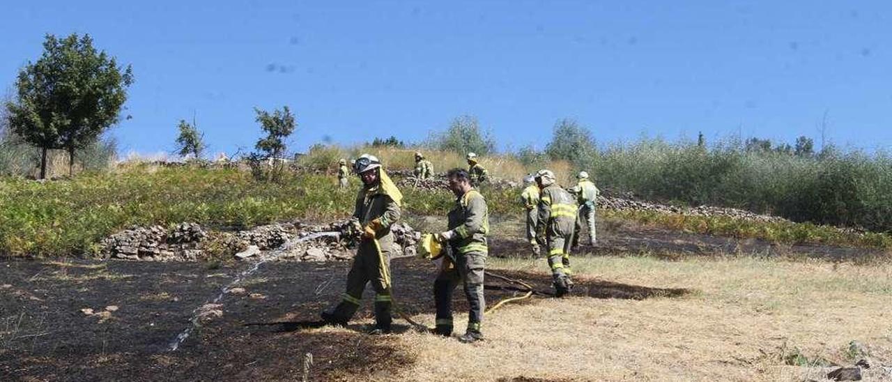 Incendio forestal que se produjo en verano en la zona de Velle, en la periferia de la ciudad. // Iñaki Osorio