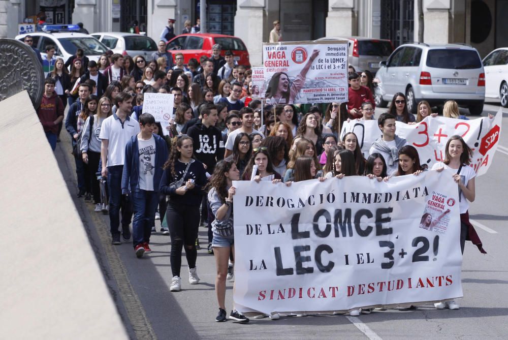 Un centenar d''estudiants rebutgen la Llei Wert a Girona