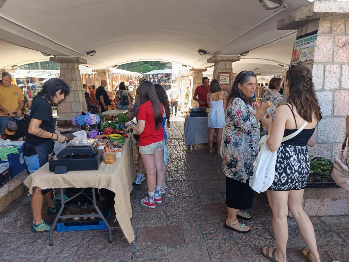 Mercado dominical en Cangas de Onís.