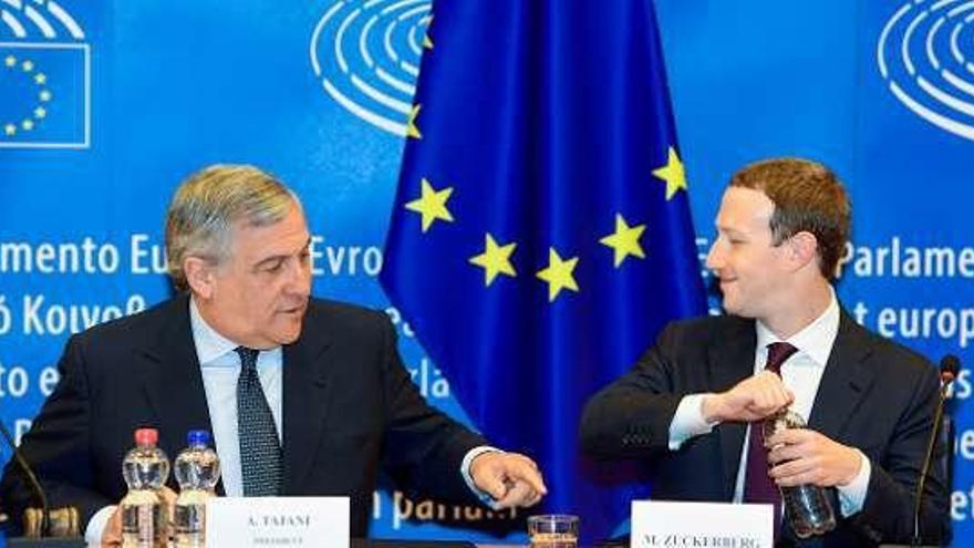 Mark Zuckerberg, junto a Antonio Tajani, ayer.