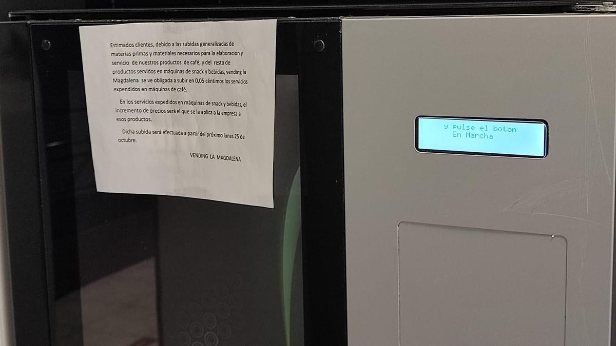 Aviso informativo en máquinas de café ubicadas en Castellón