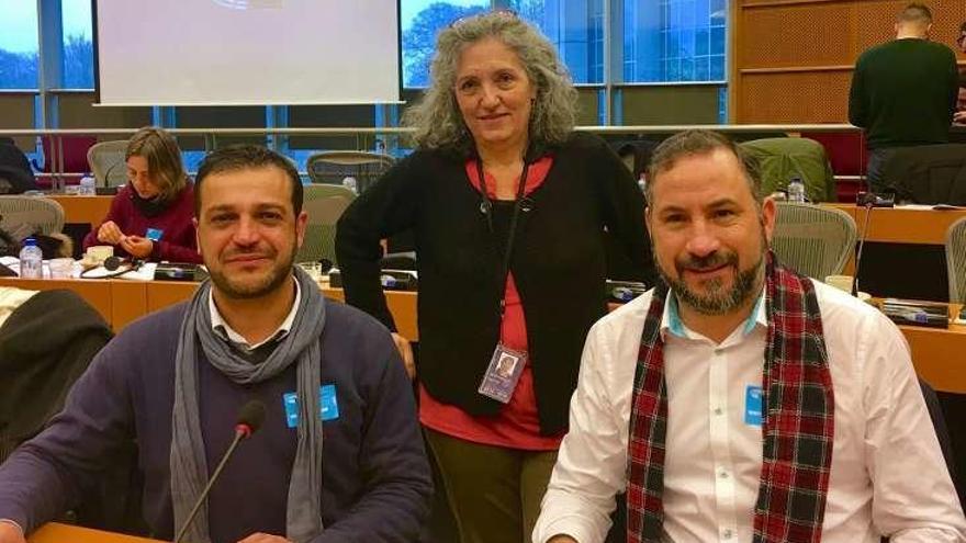 Besada y González, con Lidia Senra en el Parlamento Europeo.