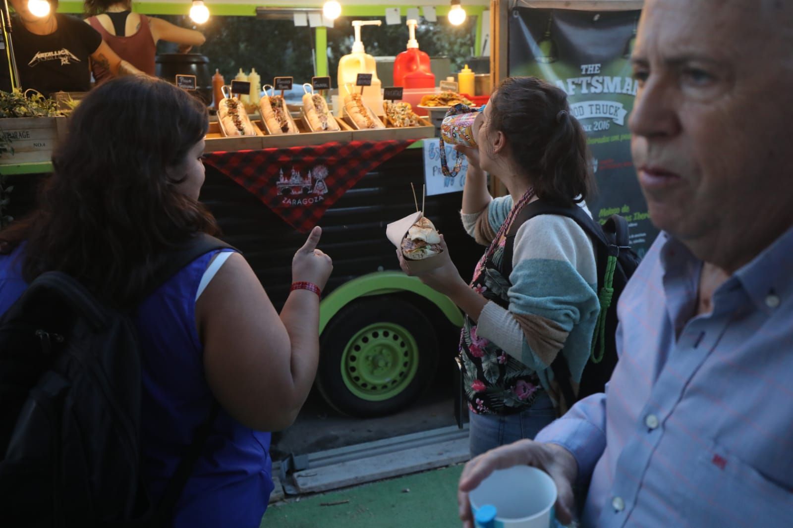 Buen rollo, buena comida y buena música: los tres pilares del festival Ebro Food Trucks