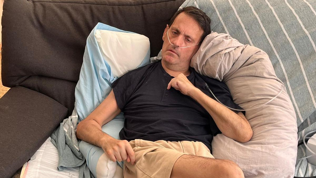 El hombre con discapacidad que no podía salir de su casa y pedía un ascensor.