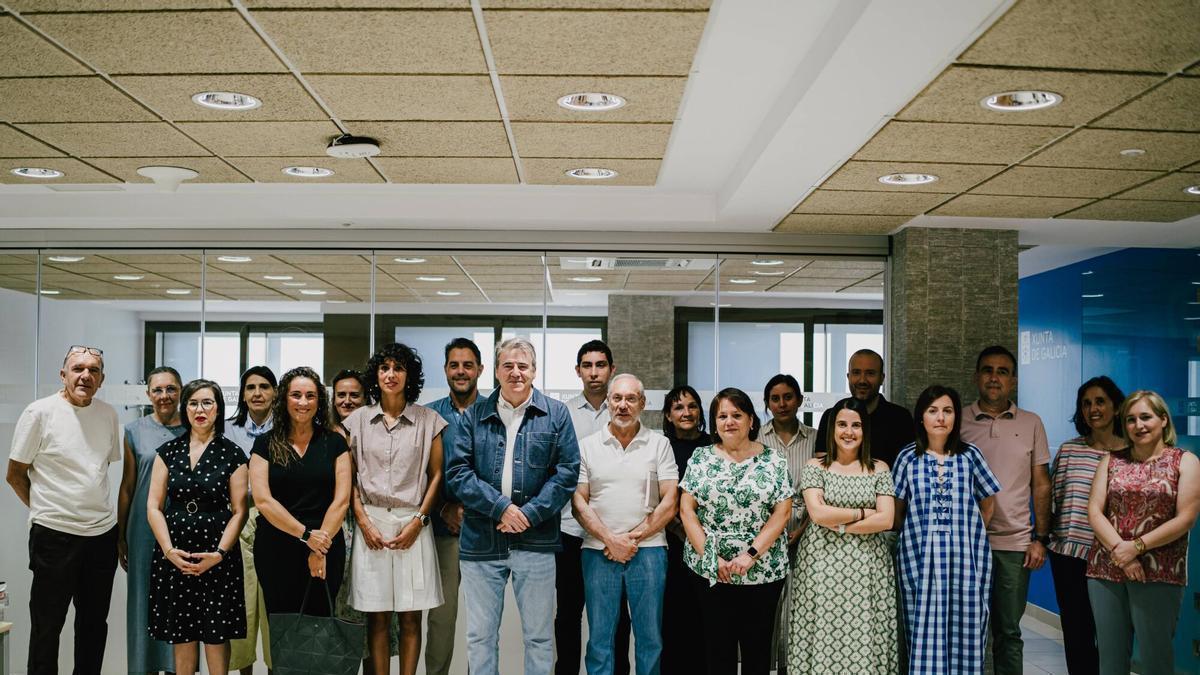 Foto de familia con los nuevos directores.