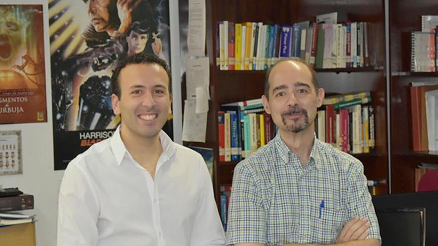 Javier Ignacio Pérez, con el director de su TFM.