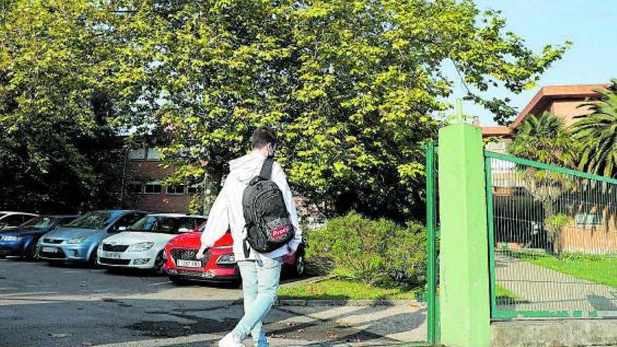 El plan municipal para prevenir el absentismo educativo se extiende ahora a los institutos