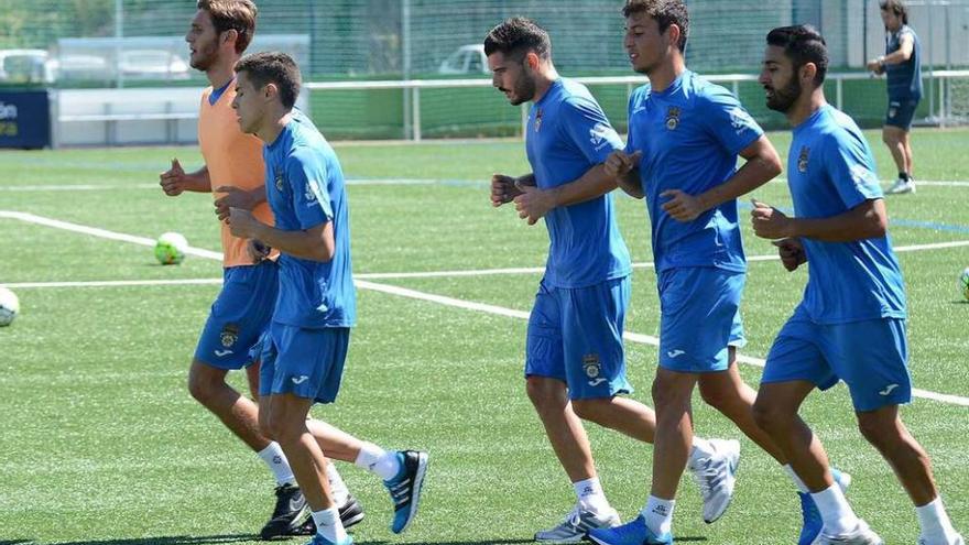 Bruno, Miki, Álex Fernández, Kevin Presa y Tubo durante una sesión preparatoria, con Luisito al fondo. // Rafa Vázquez