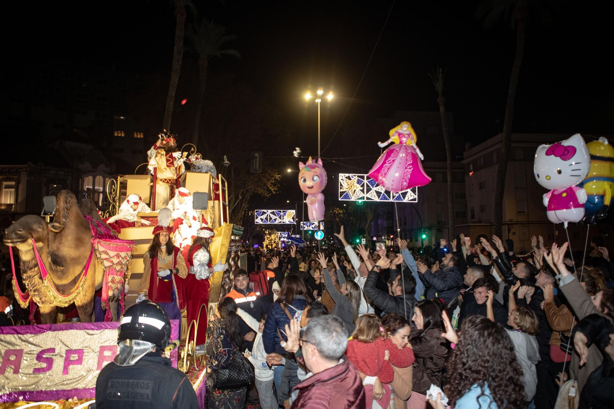 Los Reyes Magos emocionan en Cartagena