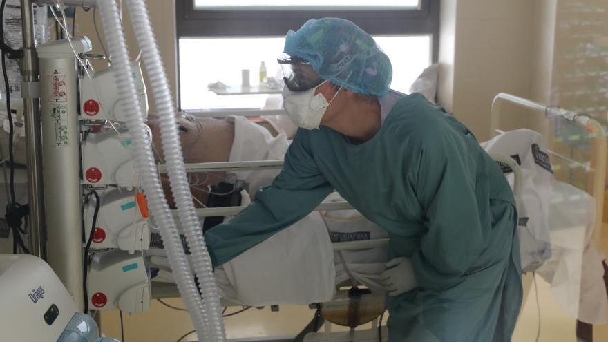 Los hospitales de Elche vuelven a superar los cien ingresos por coronavirus