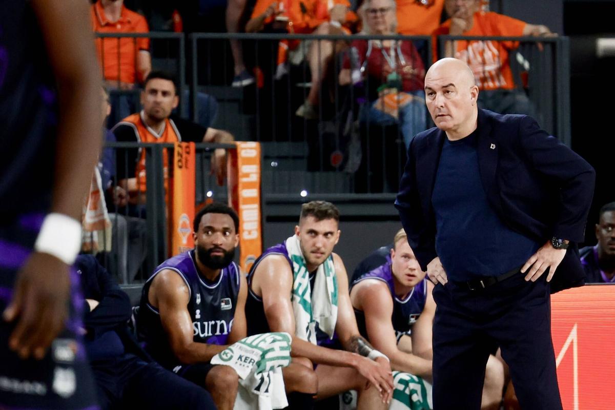 Valencia. Partido playoff liga ACB VALENCIA BASKET CLUB vs Surne Bilbao Basket VLC SPD