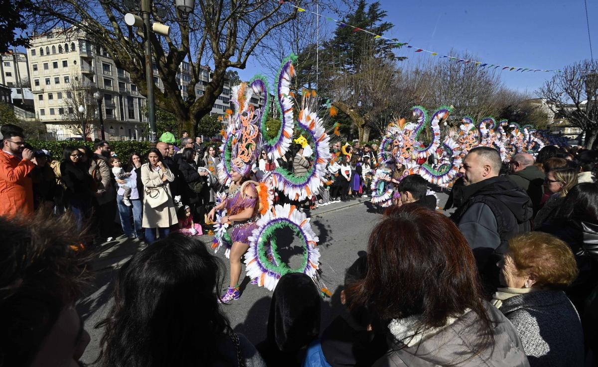 Las comparsas desfilaron ayer por las principales calles del centro urbano