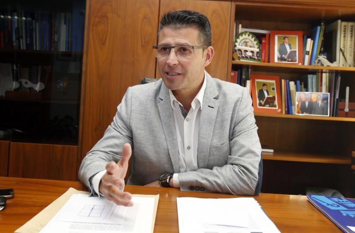 El alcalde de Almussafes, Toni González.