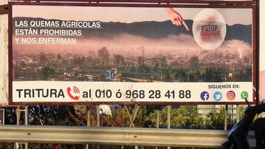 Valla publicitaria de la
Asociación Stop Quemas
en Murcia.  israel sánchez