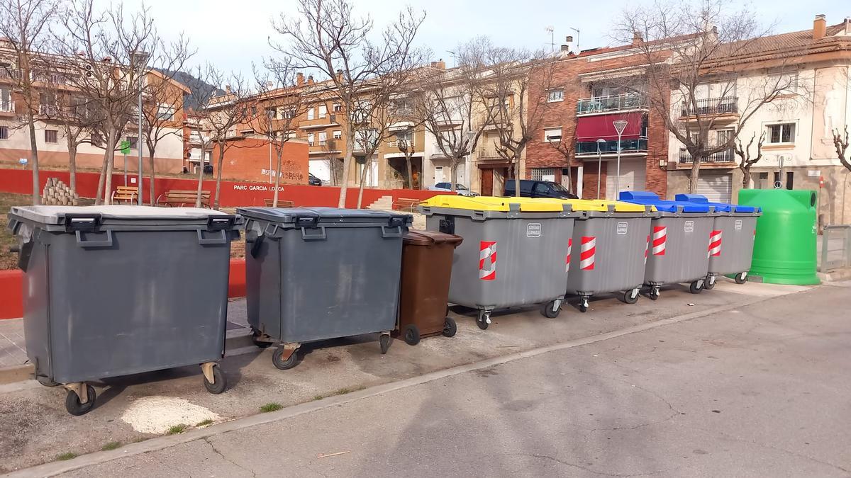 Una illa de contenidors de l'actual sistema de recollida de Sant Joan