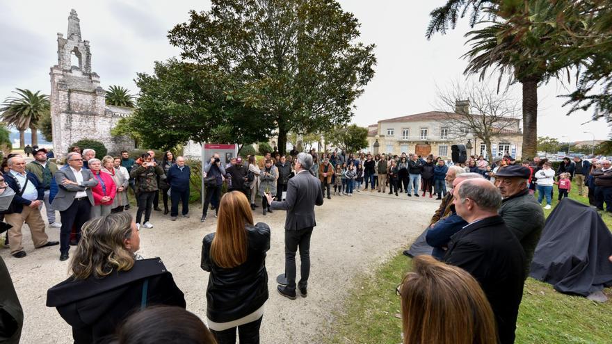 Instalar la escultura del burro en A Toxa era misión casi imposible