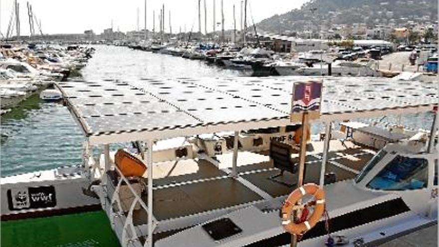 L&#039;embarcació «WWF Solar» visita el port de l&#039;Estartit