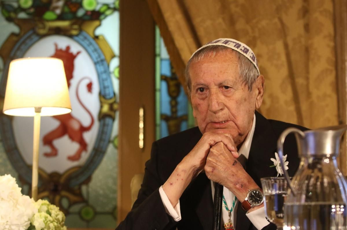 Córdoba rinde homenaje a Elio  Berhanyer con una gala en el Círculo de la Amistad