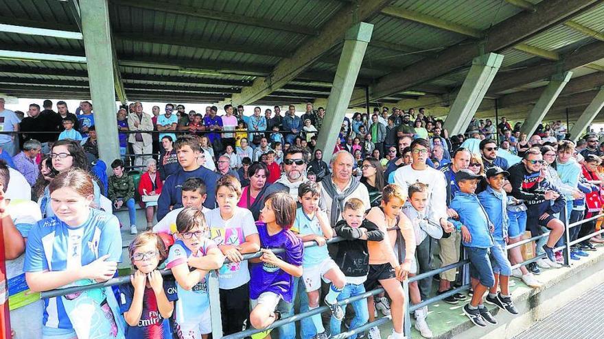 Gran expectación en el entrenamiento celebrado en A Madroa