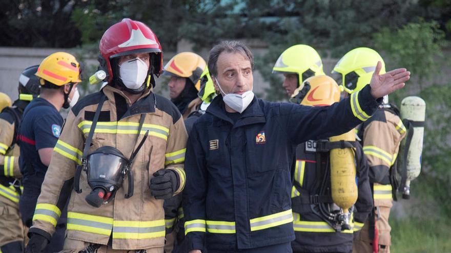Una imagen del incendio declarado este lunes en la planta de Orache Desinfection en Sabiñánigo (Huesca).