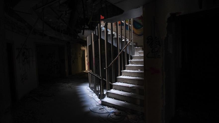 Un edificio abandonado en el barrio más caro de Alicante