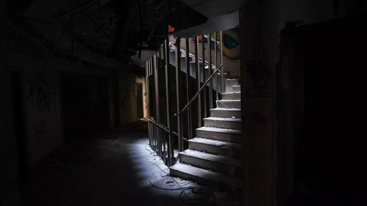 Un edificio abandonado en el barrio más caro de Alicante