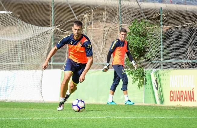 Entrenamiento UD Las Palmas en Barranco Seco ...