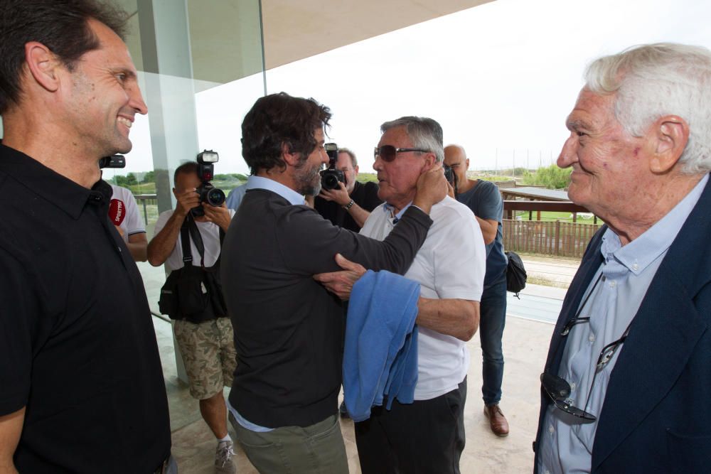 La plantilla de 1987 del Valencia CF rememora el retorno a Primera