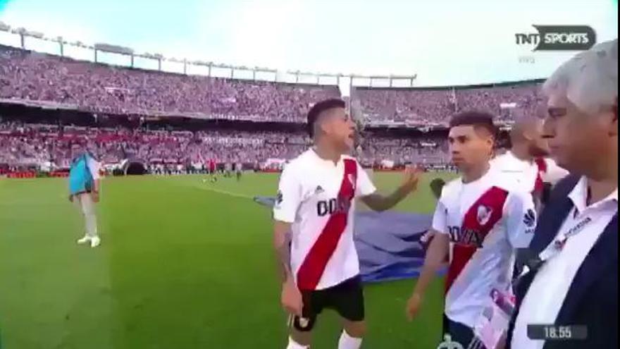 Enzo Pérez se enfrenta a los árbitros en el Superclásico