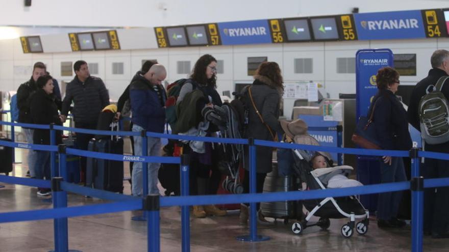 El aeropuerto de Alicante-Elche modera su crecimiento pero gana un 3% más de pasajeros en enero