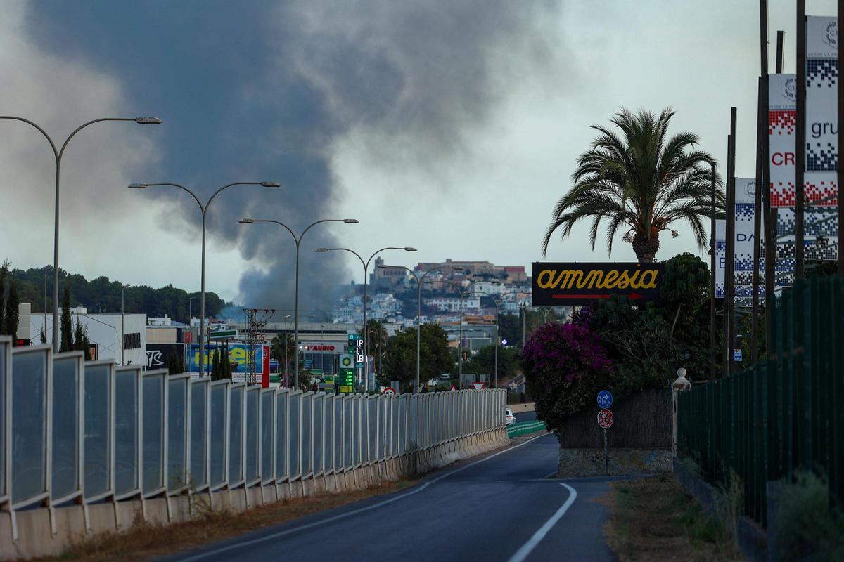 Galería: alarma por un incendio en la Fundació Deixalles de Ibiza Galería: alarma por un incendio en la Fundació Deixalles de Ibiza