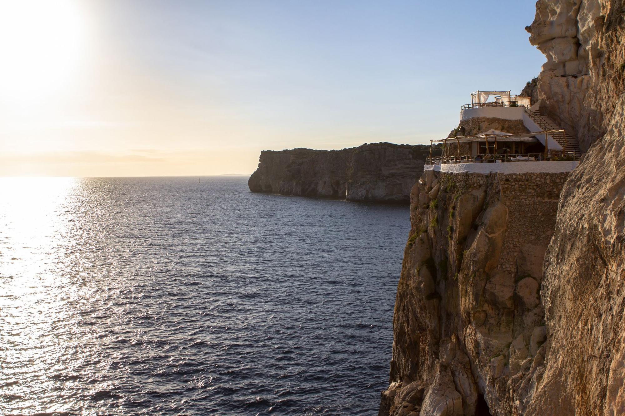 Vista de la discoteca Cueva d'en Xoroi en Menorca