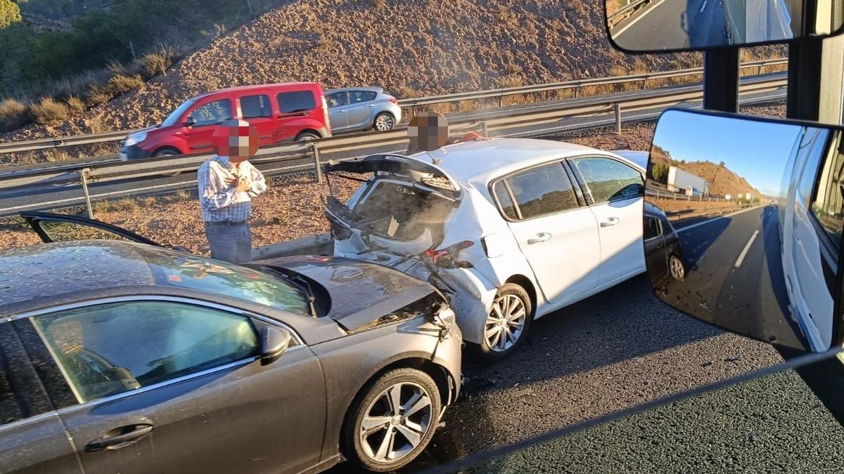 Vehículos y conductores implicados en el siniestro vial de este lunes en la A-7.