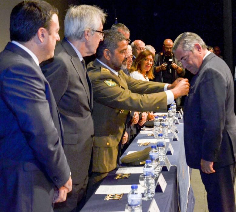 El acto institucional, en el Teatro Colón, ha sido presidido por el Delegado del Gobierno en Galicia.