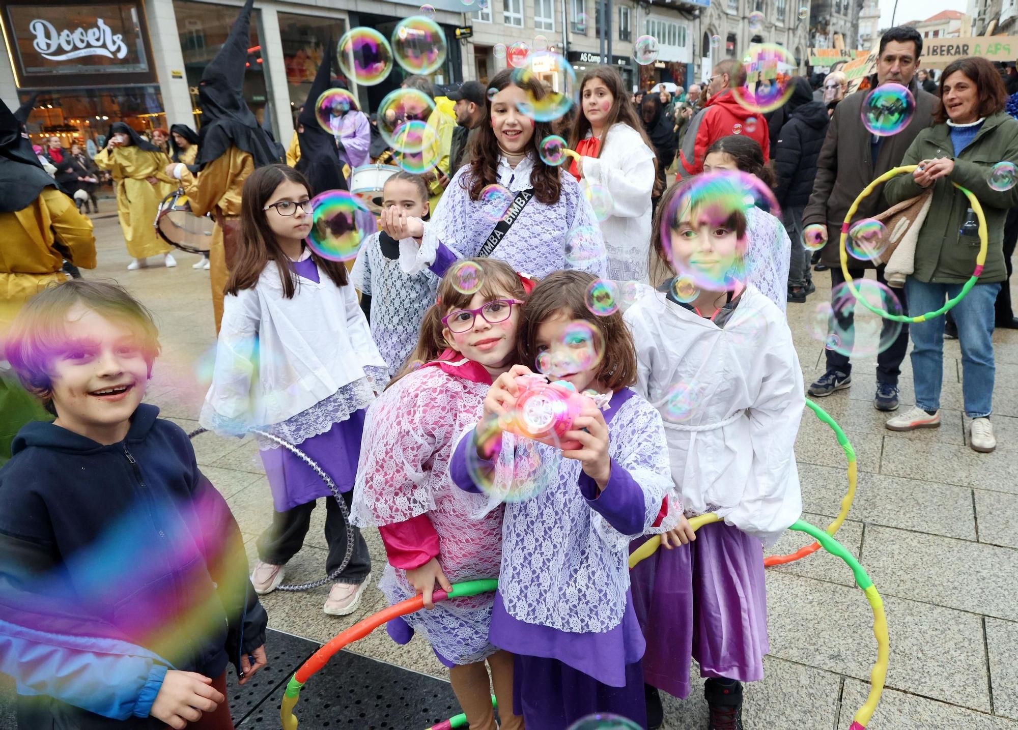Comitiva fúnebre y premios del desfile finalizan el Carnaval en Vigo