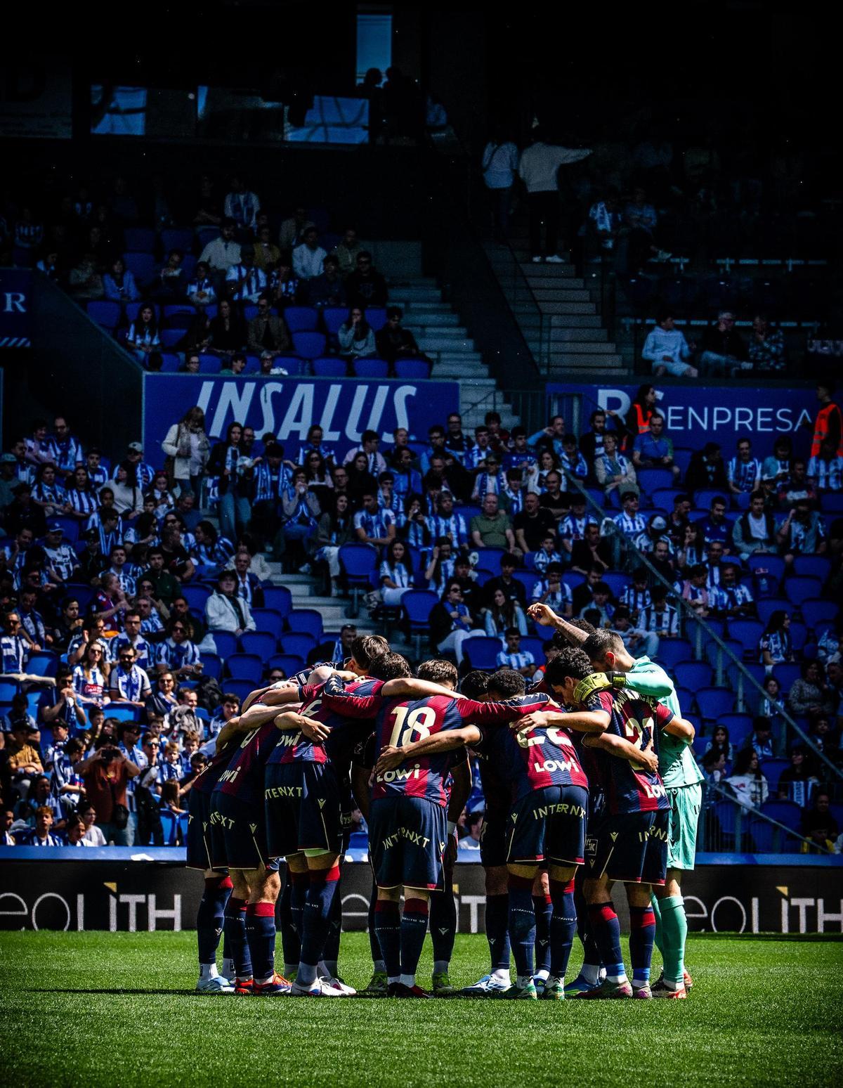 La arenga del equipo antes del encuentro contra la Real Sociedad.