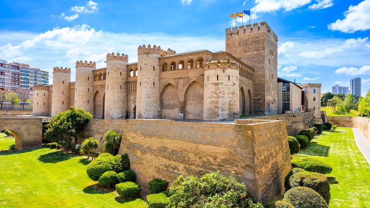 El Palacio de Aljafería es uno de los lugares imperdibles de Zaragoza