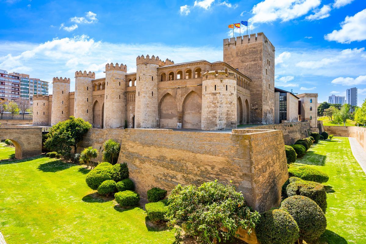 El Palacio de Aljafería es uno de los lugares imperdibles de Zaragoza