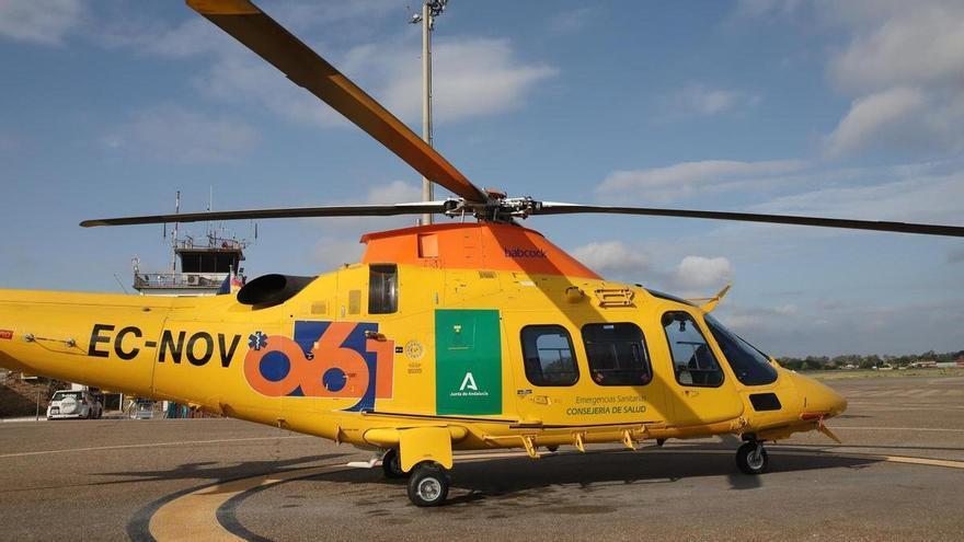 Fallece un hombre al volcar su tractor en un camino de la carretera del Calvario de Lucena