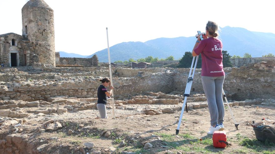 Les noves excavacions a la ciutadella de Roses posen al descobert gran part de la trama urbana de la vila medieval