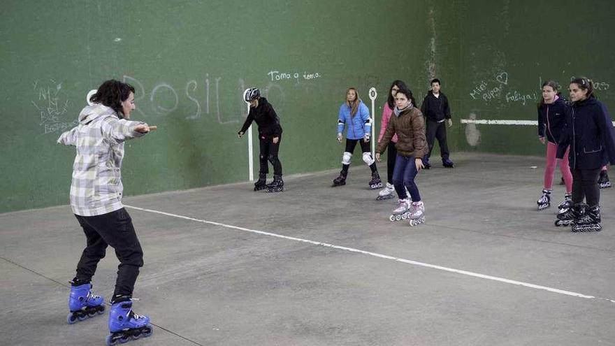 Noctámbulos enseña a patinar en La Rosaleda