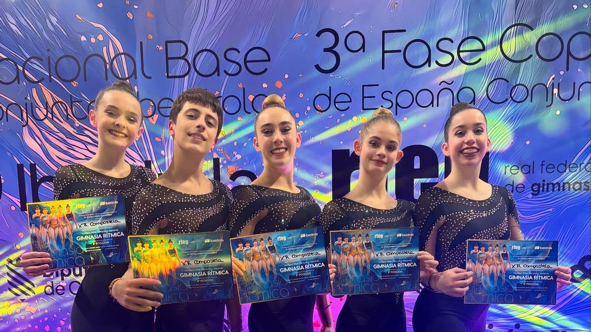 El equipo cadete del Rítmica Compostela, octavo en el Campeonato de España.